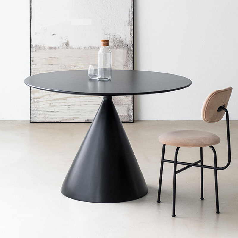 Calvin Cone Round Dining Table, Black｜Rit Concept