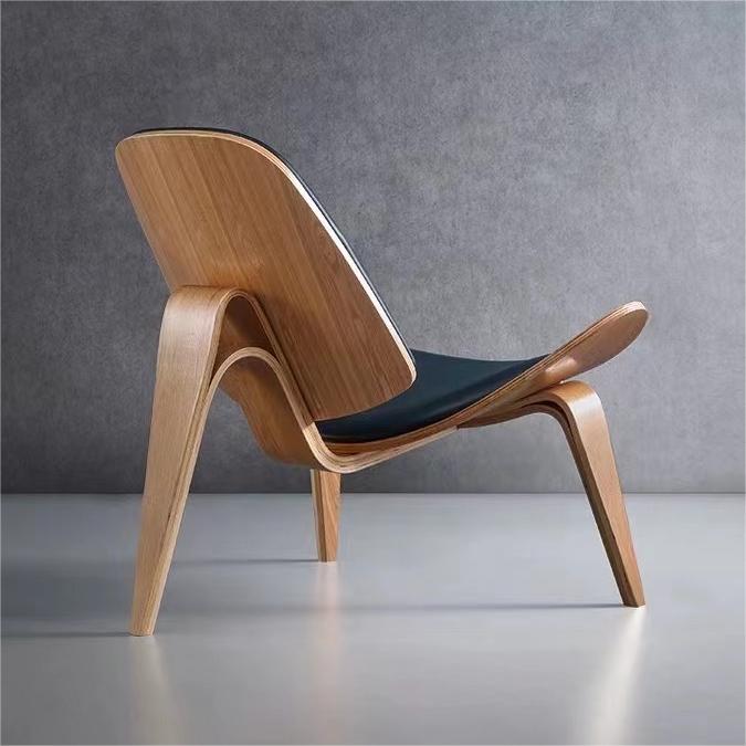 Hans Wegner CH07 Shell Chair, Walnut & Black